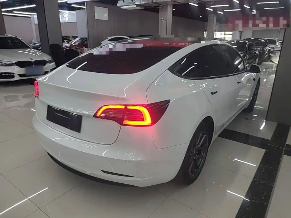 Фото 7 - Tesla Model 3