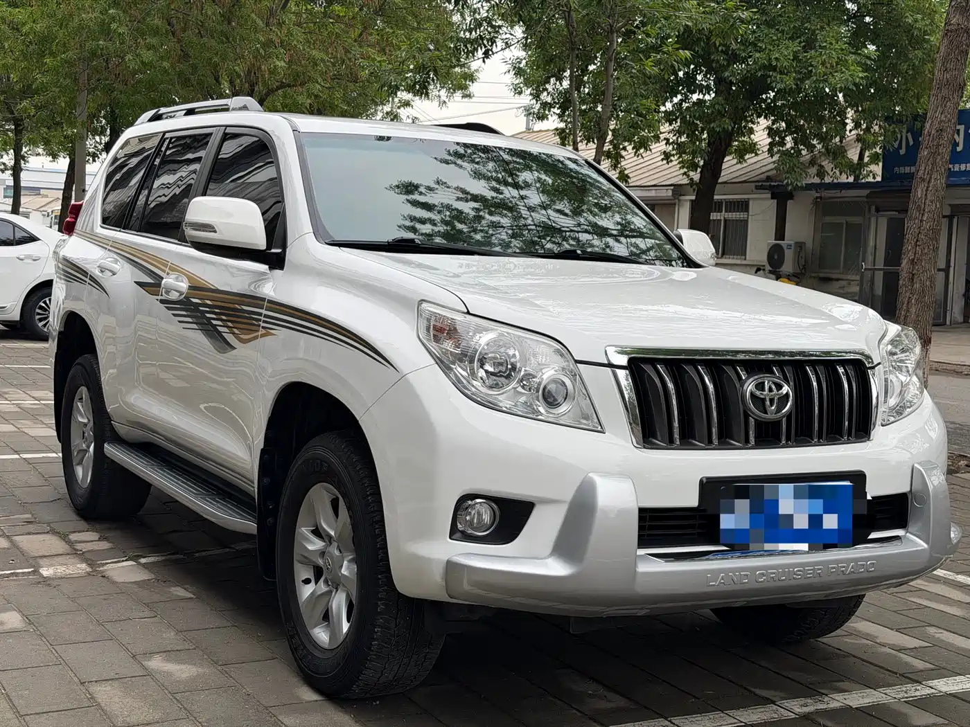 Toyota Prado 2010 4.0L Automatic TX-L фото 3