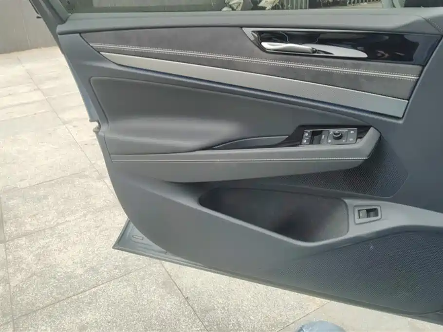 VOLKSWAGEN ID.7 VIZZION