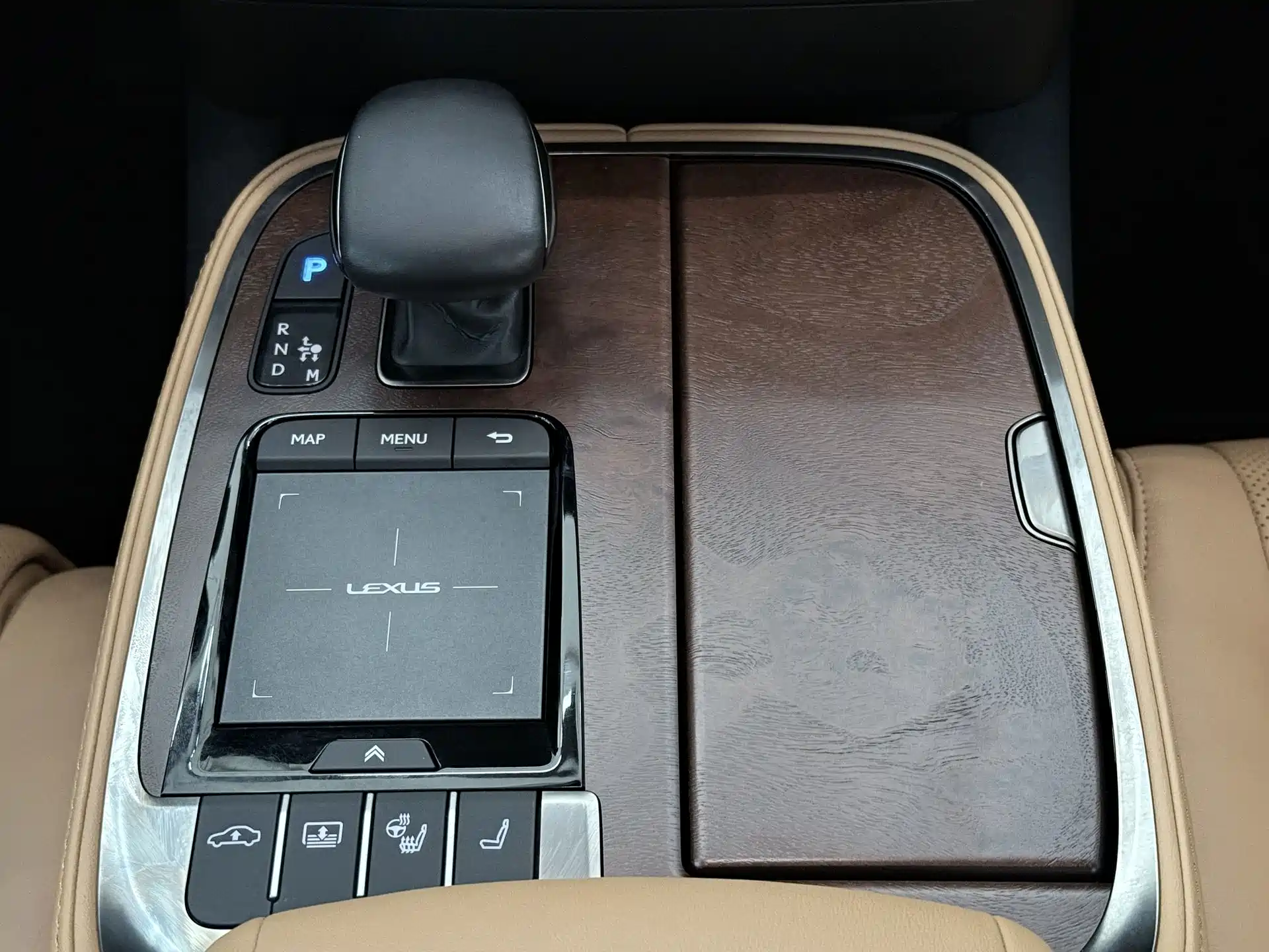 Фото 19 - Lexus LS