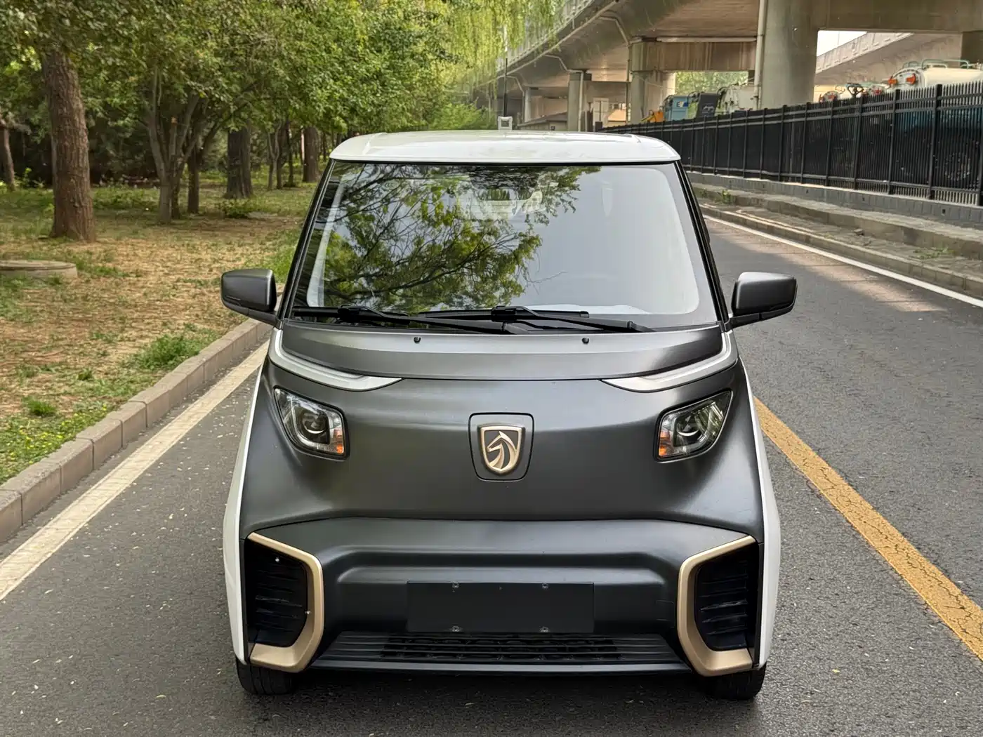 BAOJUN E200