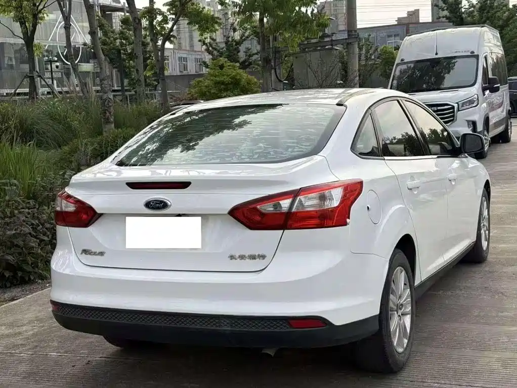Фото 13 - Ford Focus