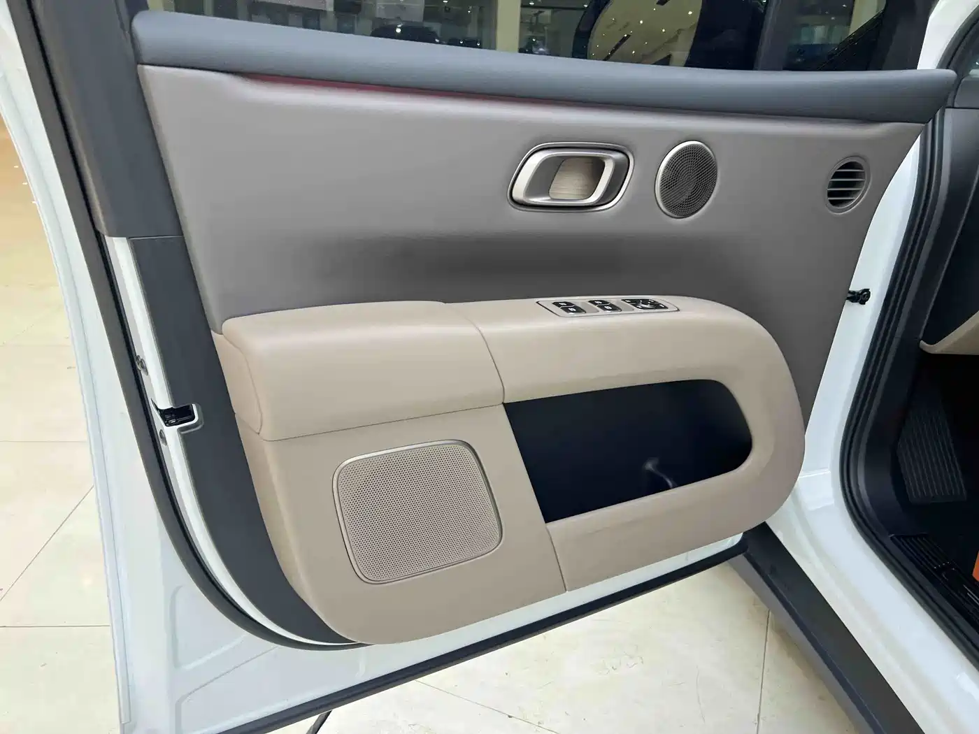 Li Auto i6 2026 2025 2WD Base Model