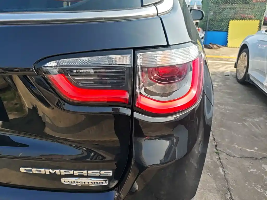 Фото 8 - Jeep Compass
