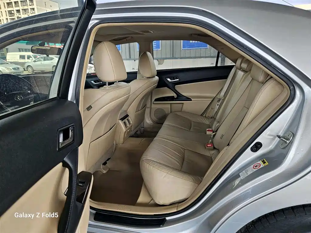 Toyota Reiz 2010 2.5S Elegance Elite Edition фото 7