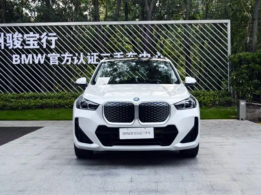 BMW iX1 2025