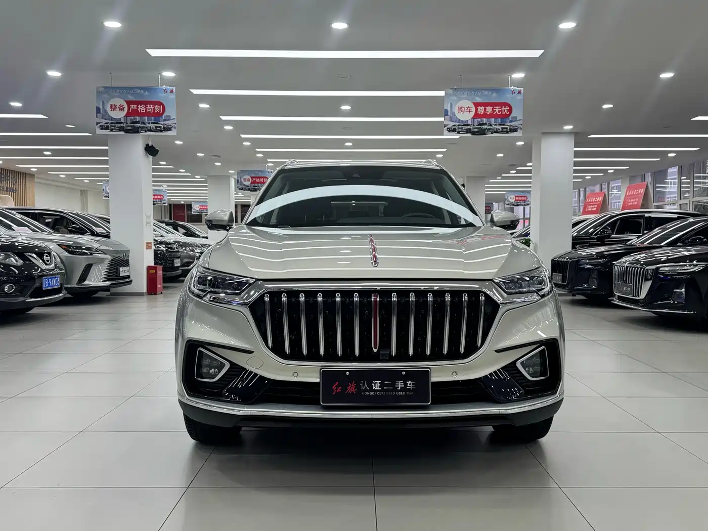 Hongqi HS5 2022 Facelift 2.0T Smart Flag Enjoyment Edition фото 2