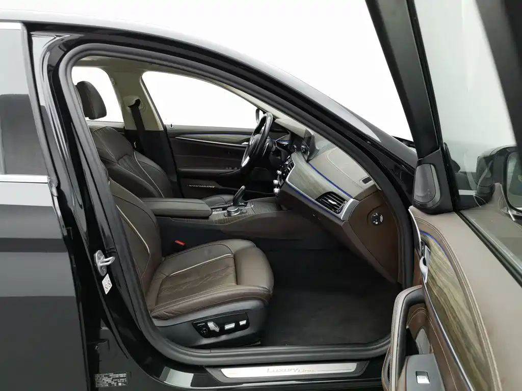 Photo 23 - BMW 5 Series