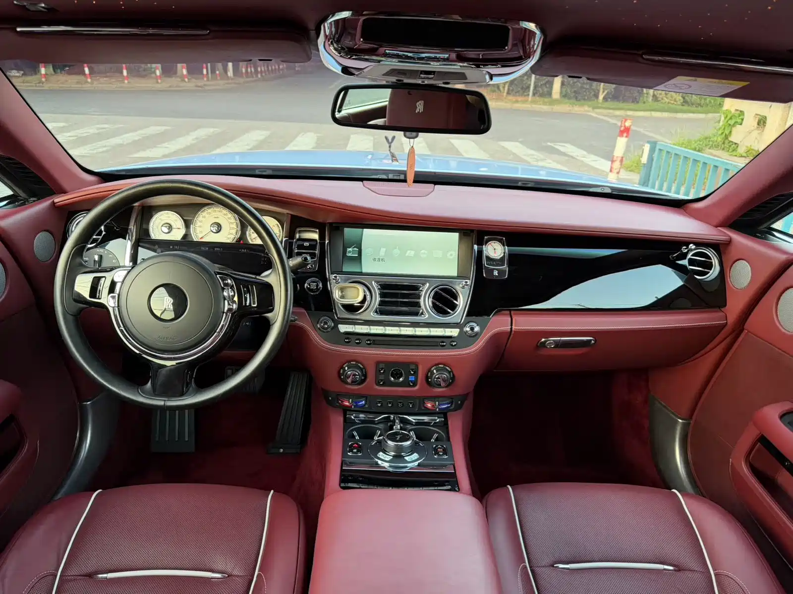 Фото 11 - Rolls-Royce Wraith