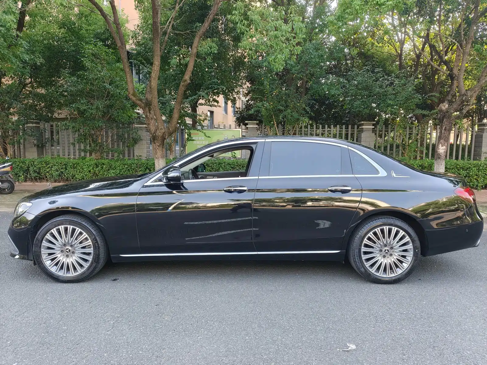 Photo 5 - Mercedes-Benz E-Class