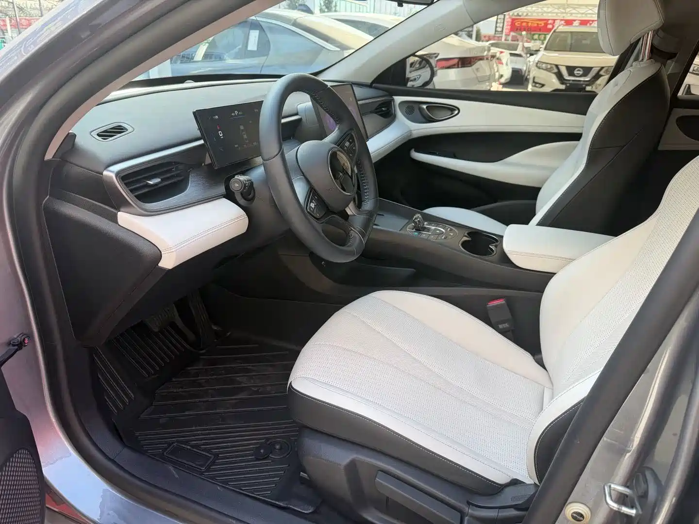 Photo 3 - BYD Seal 05