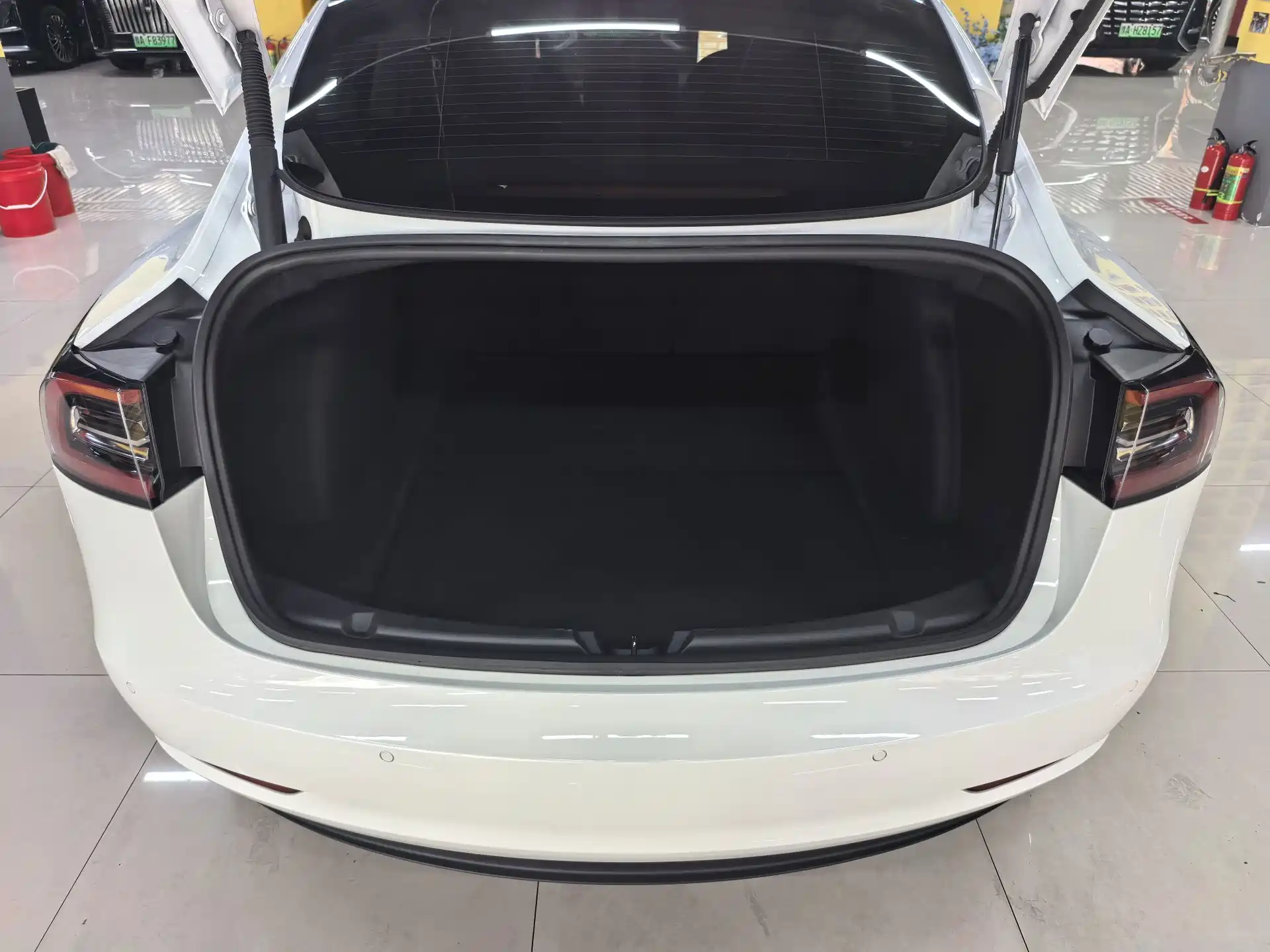 Фото 14 - Tesla Model 3