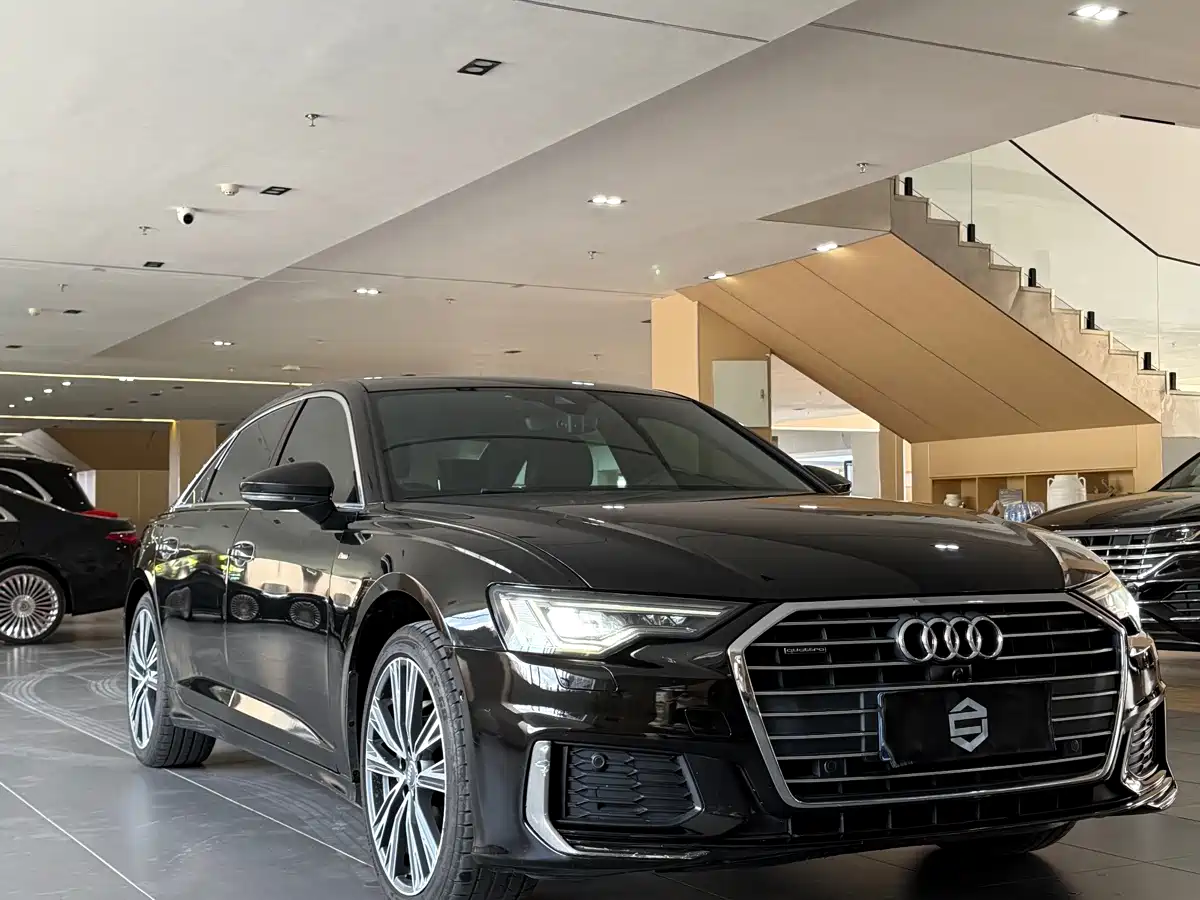 Фото 2 - Audi A6L