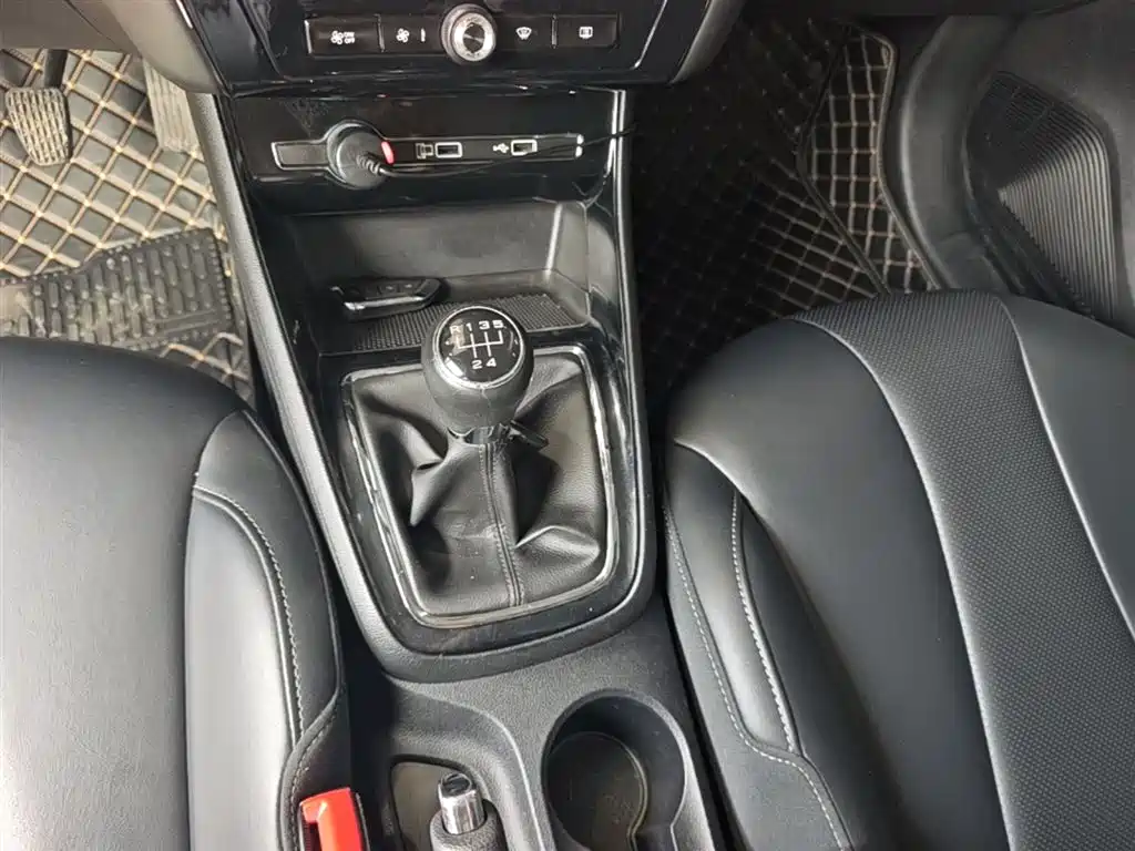 Roewe i5 2019 2019 1.5L Manual 4G Langhao Edition