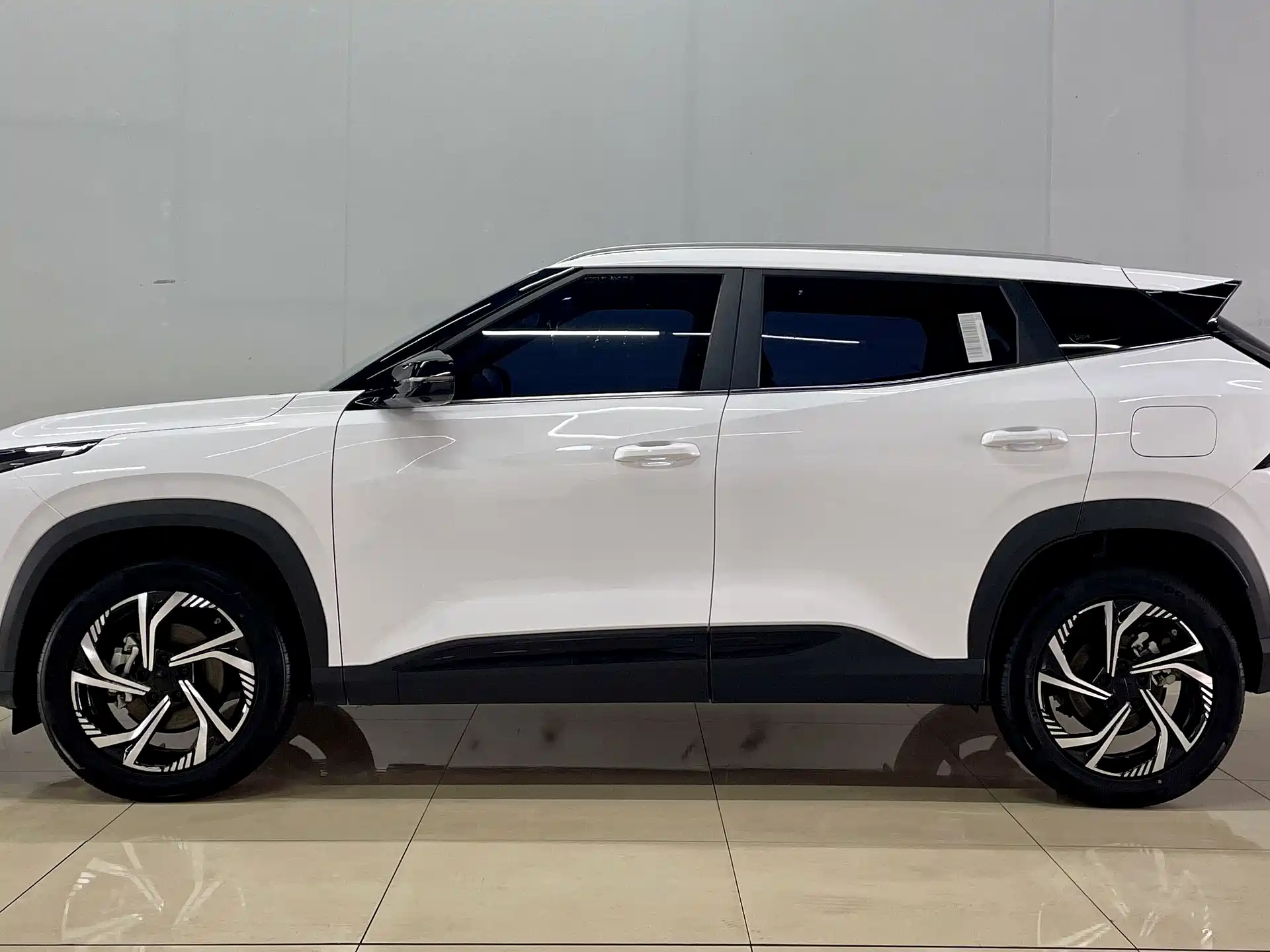 Фото 5 - Geely Atlas