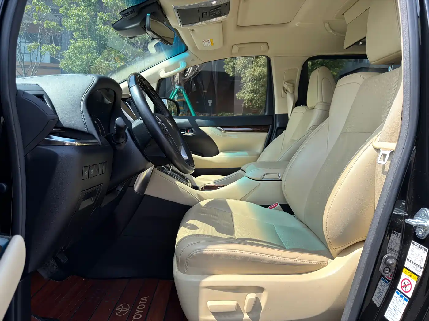 Toyota Alphard 2020 Hybrid 2.5L Premium Edition фото 5