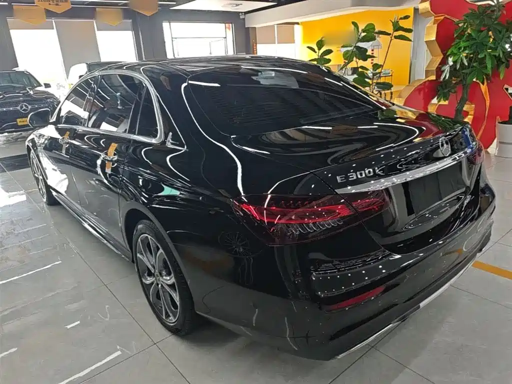 MERCEDES-BENZ E-CLASS