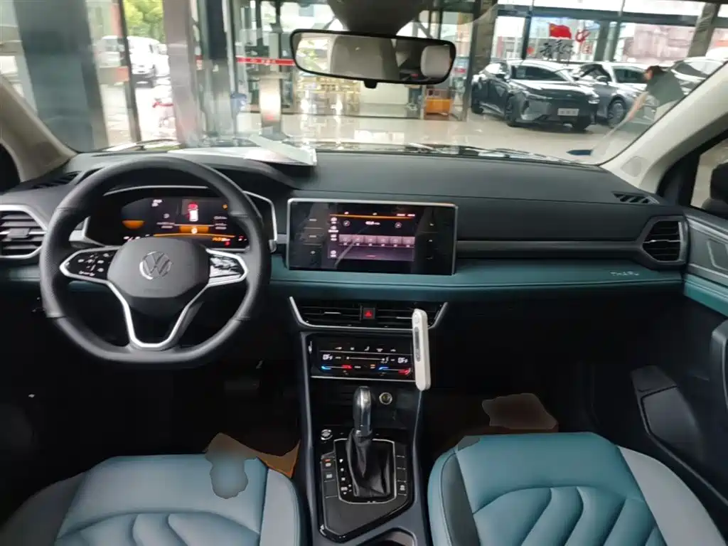 Volkswagen Tharu 2023 300TSI 2WD Bright Moon Edition фото 10