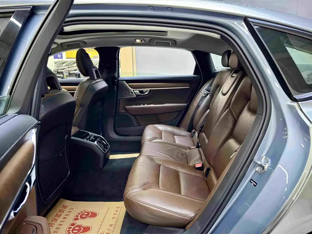 Фото 4 - Volvo S90