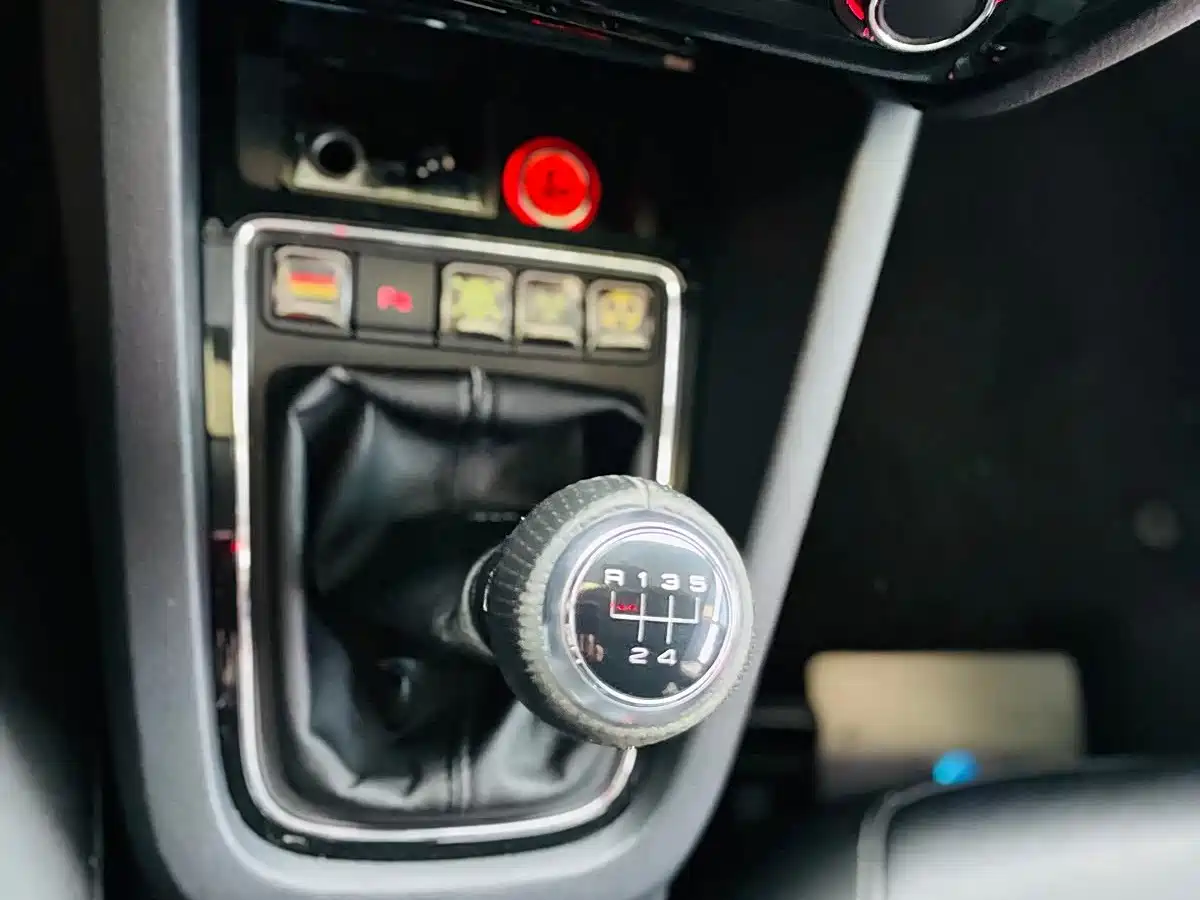 Photo 9 - Volkswagen Sagitar
