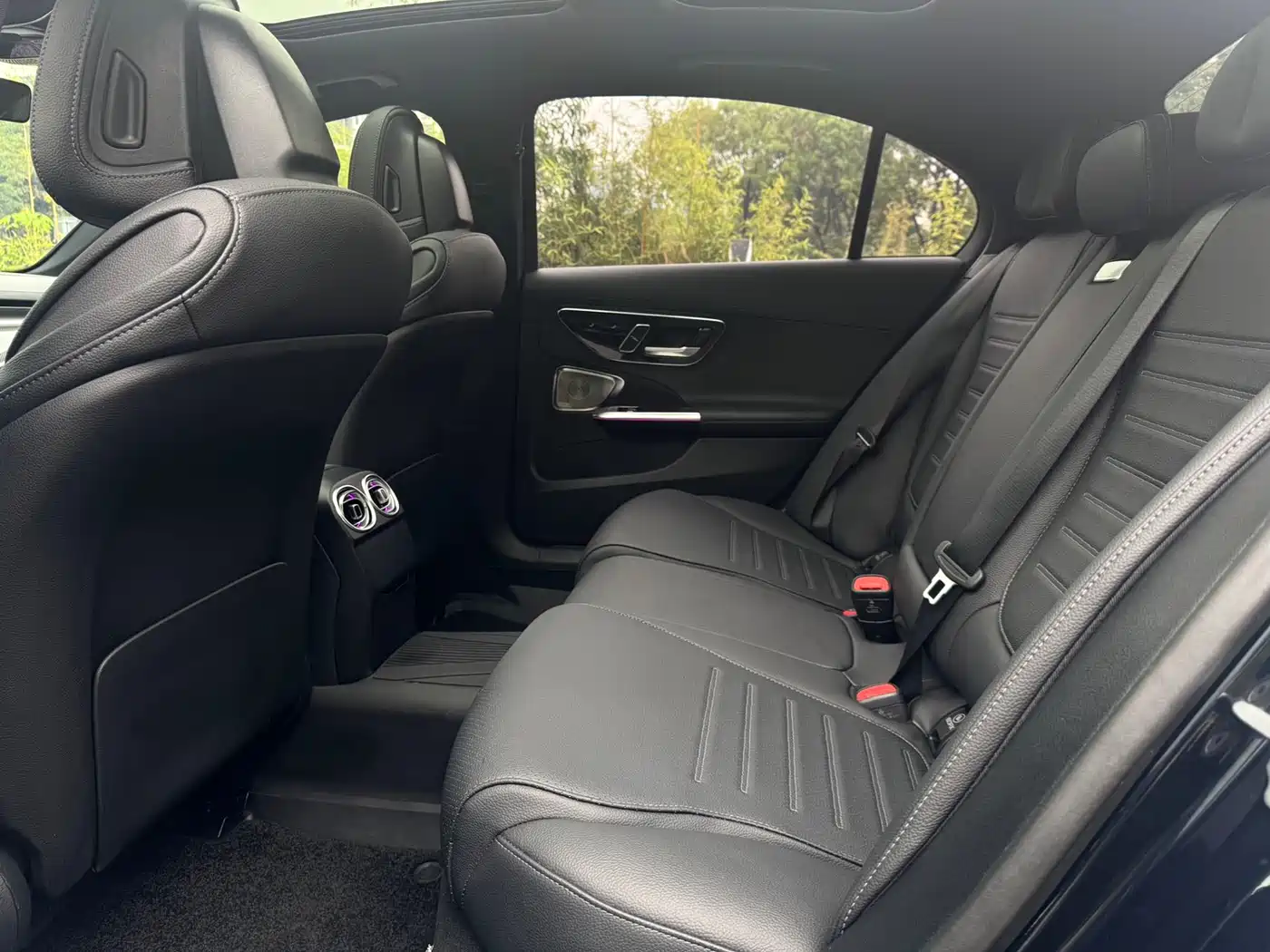 Mercedes-Benz C-Class 2023 Facelift C 260 L Night Sport Edition фото 10