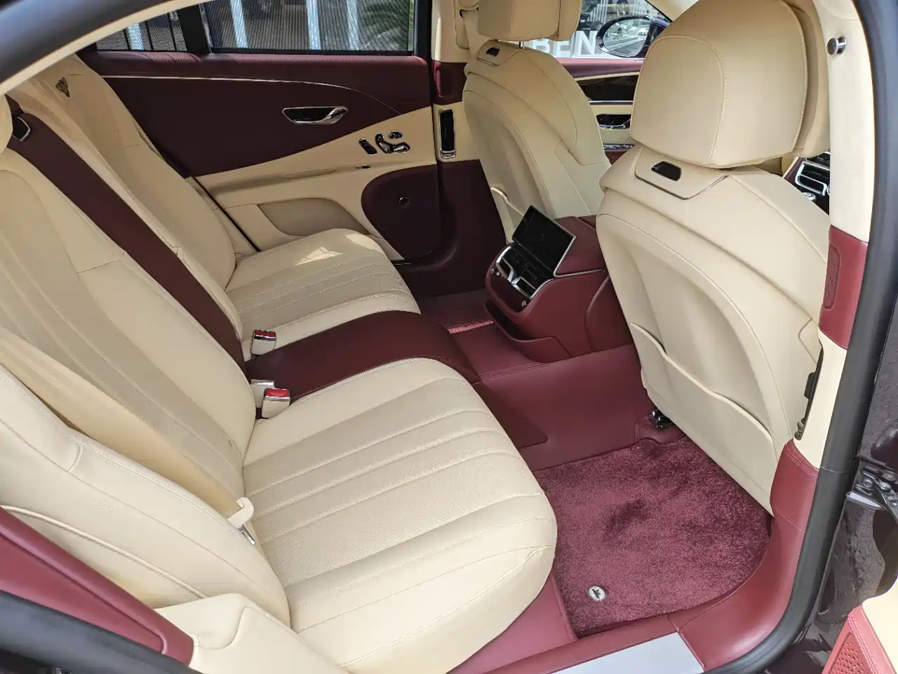 Bentley Flying Spur Plug-in Hybrid 2026 2026 Model 4.0T V8 Standard Edition
