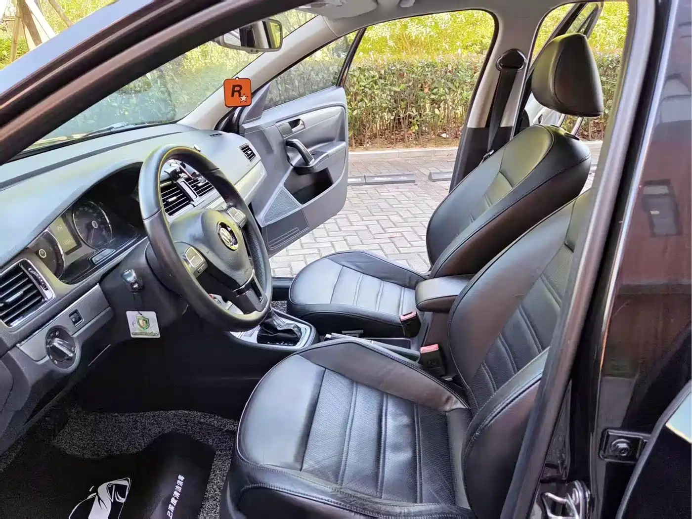 Volkswagen Lavida 2013 1.6L Automatic Luxury Edition фото 4