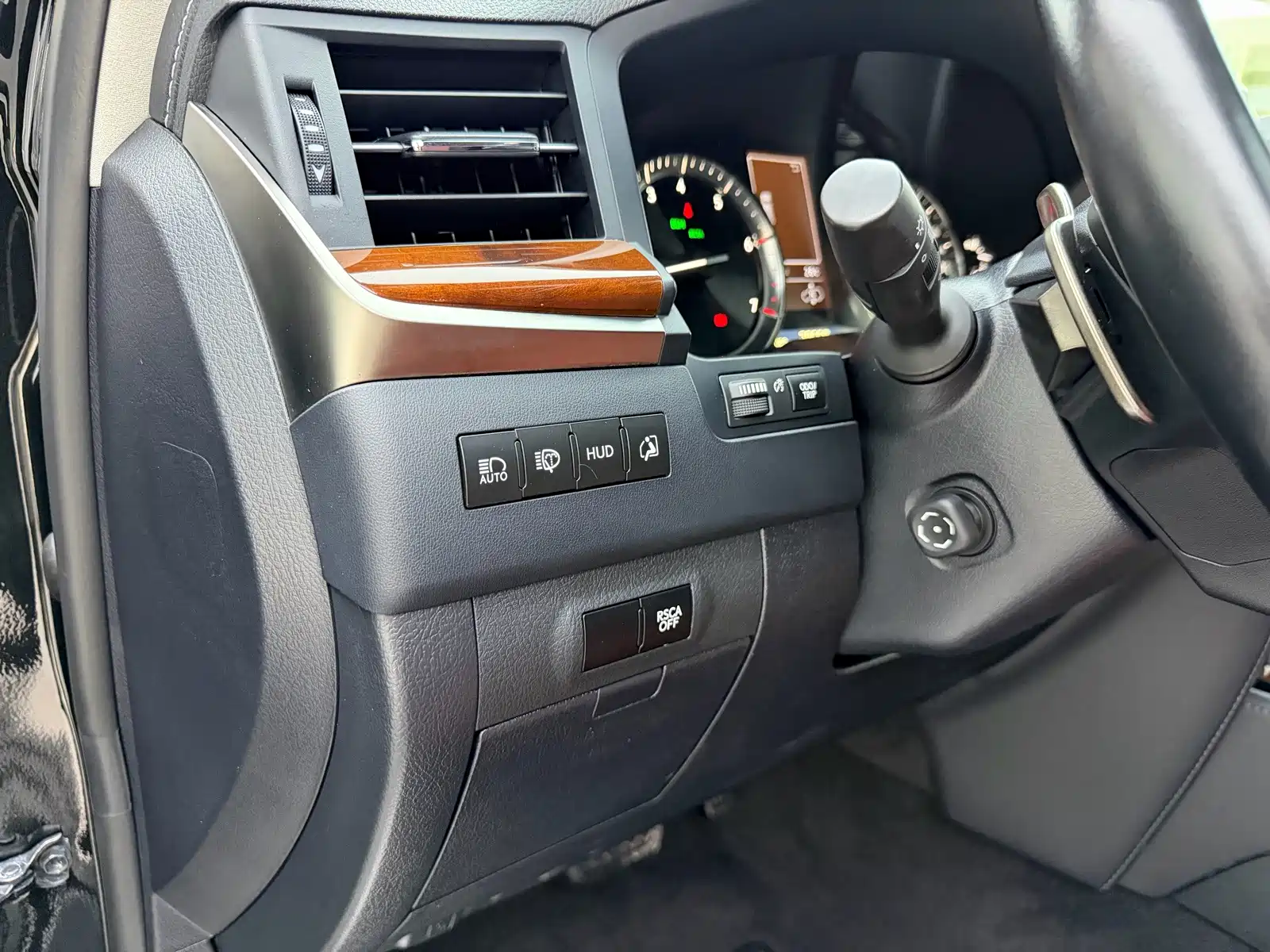Фото 16 - Lexus LX