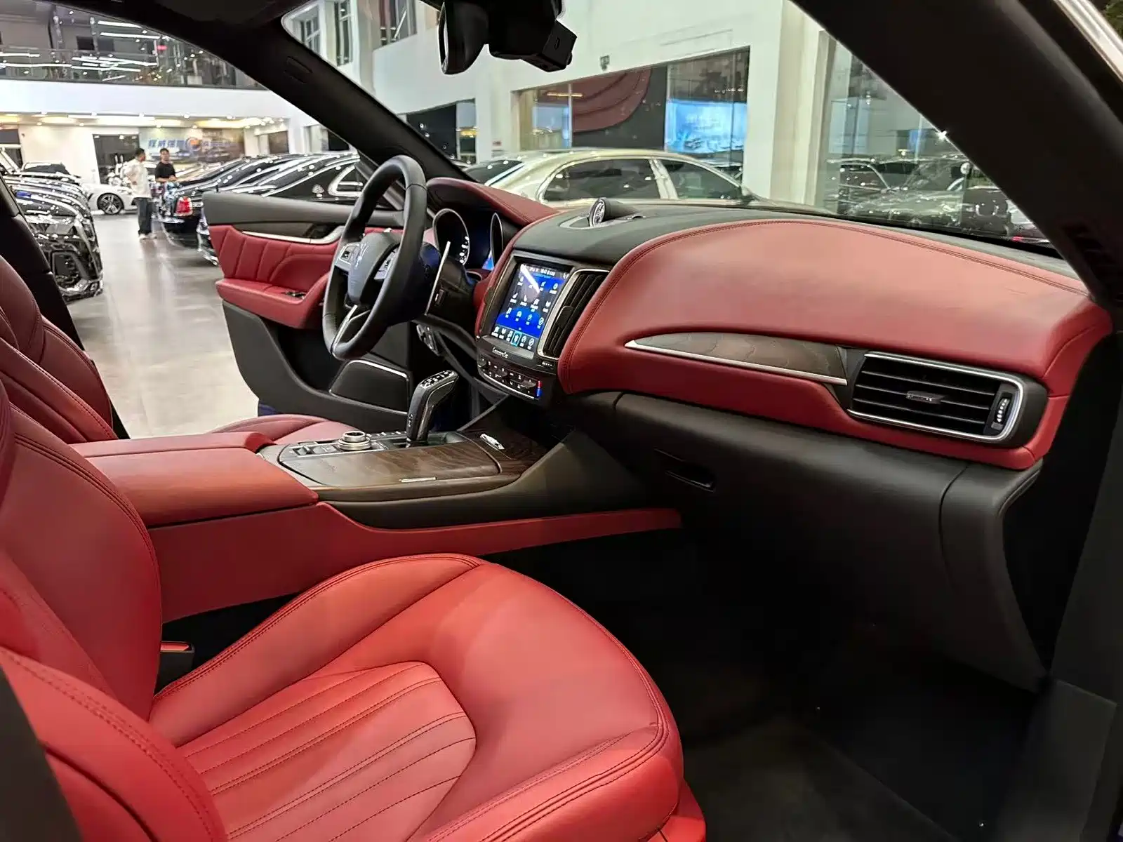 صورة 9 - Maserati Levante