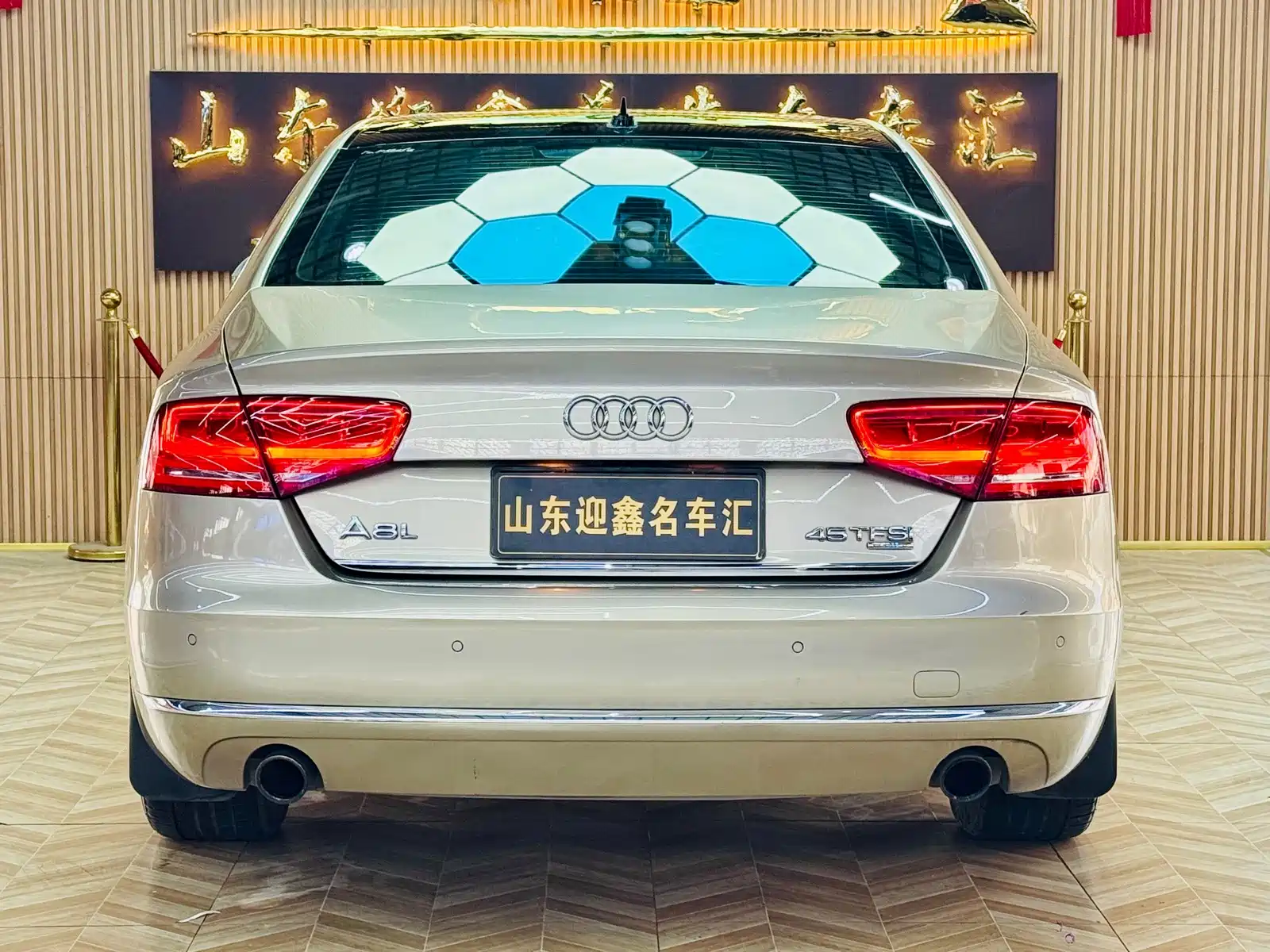 Фото 15 - Audi A8