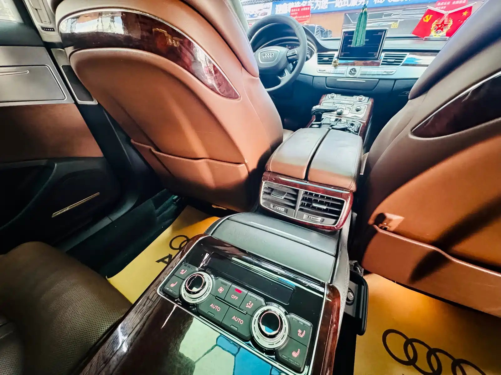 Фото 11 - Audi A8