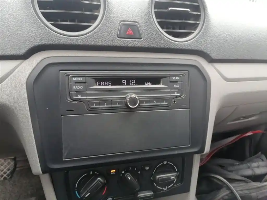 Volkswagen Jetta 2015 1.6L Manual Trend фото 13