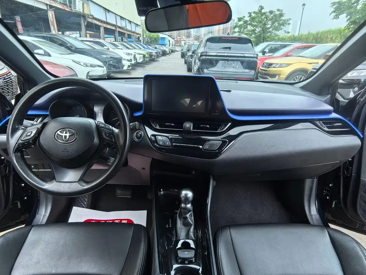 Toyota C-HR 2018 2.0L Leading Edition China V фото 12