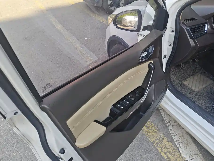 Baojun 310W 2019 2017 1.5L Manual Fashion China VI