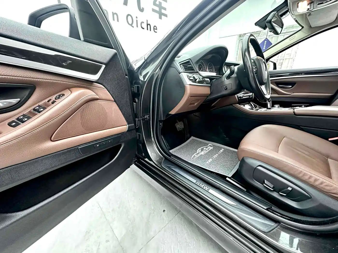 BMW 5 Series 2017 525Li Leading Edition фото 8