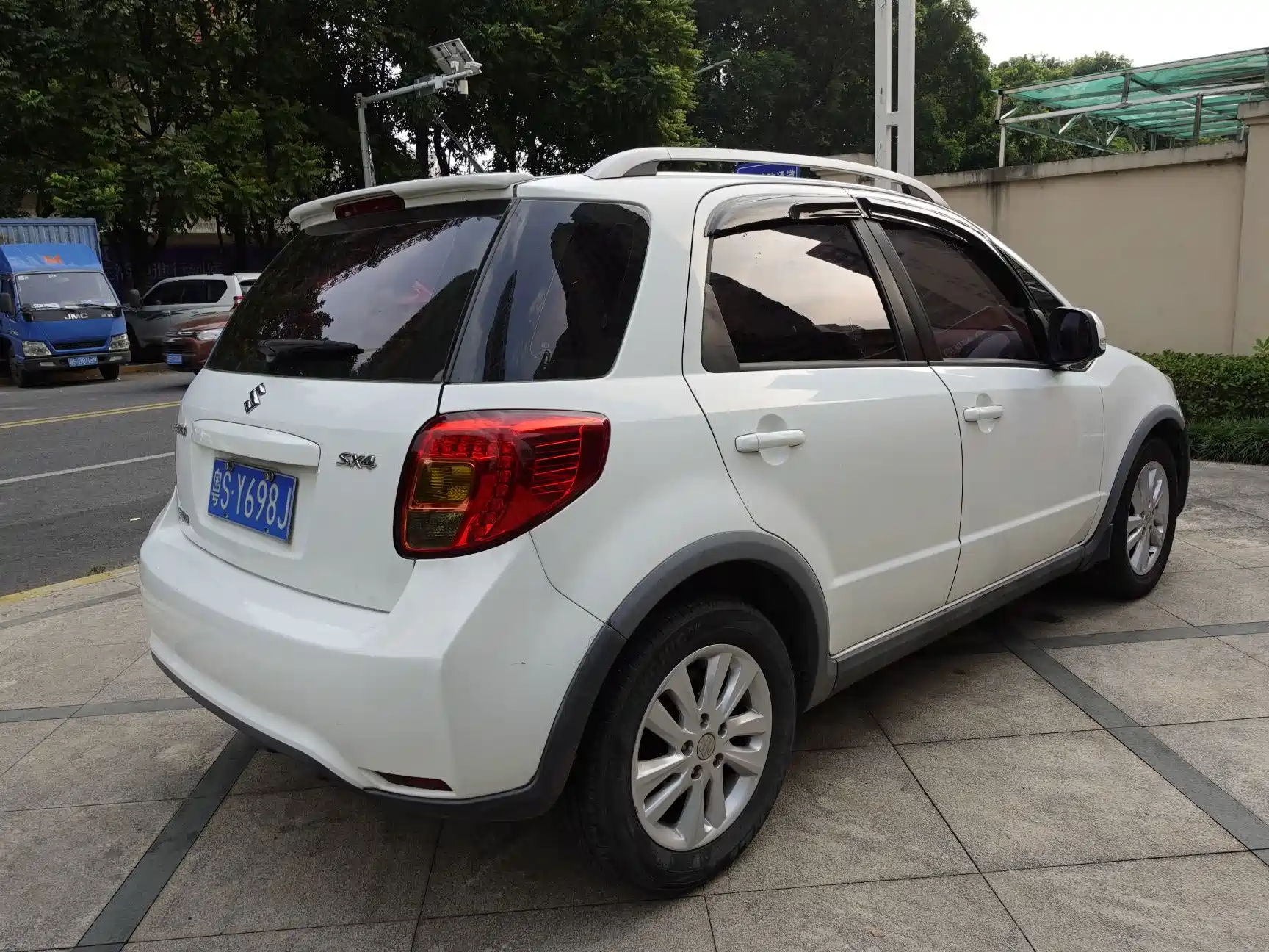 Photo 6 - Suzuki SX4