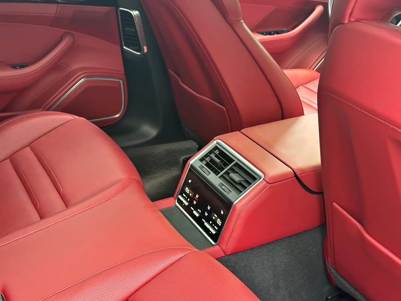 Фото 9 - Porsche Panamera