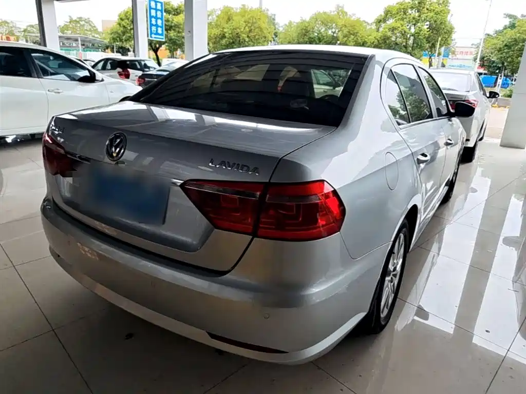 Volkswagen Lavida 2013 Facelift Classic 1.6L Automatic Comfort фото 7
