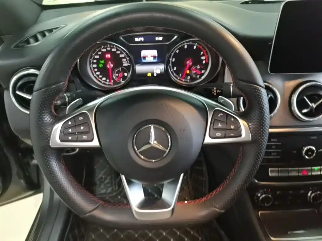Mercedes-Benz CLA (Import) 2018 CLA 220 4MATIC фото 11