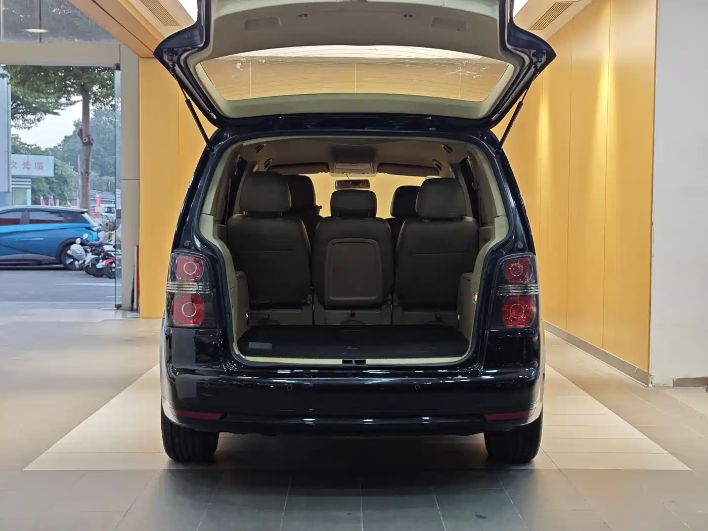 Volkswagen Touran 2011 1.4T Manual Smart Style 5-seater фото 27