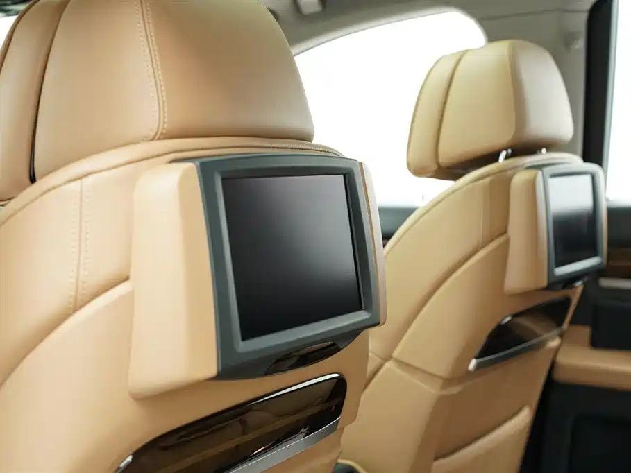 BMW 7 Series 2010 760Li фото 15