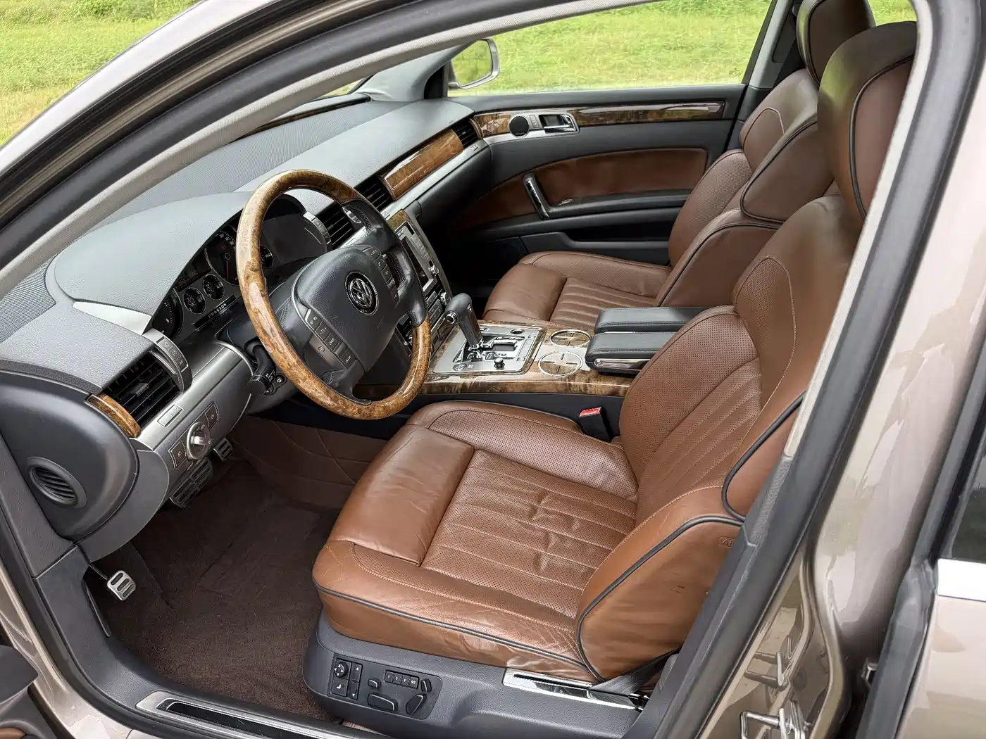 Volkswagen Phaeton 2012 2011 3.6L V6 4-seat Long Wheelbase Individual