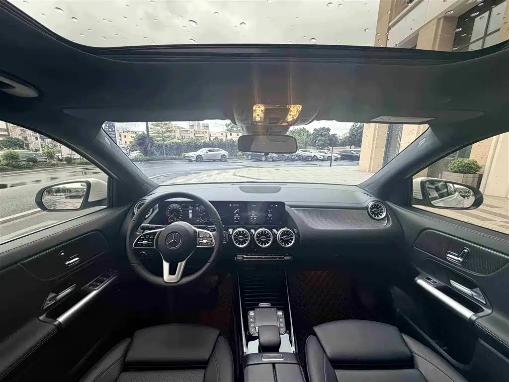 MERCEDES-BENZ GLA