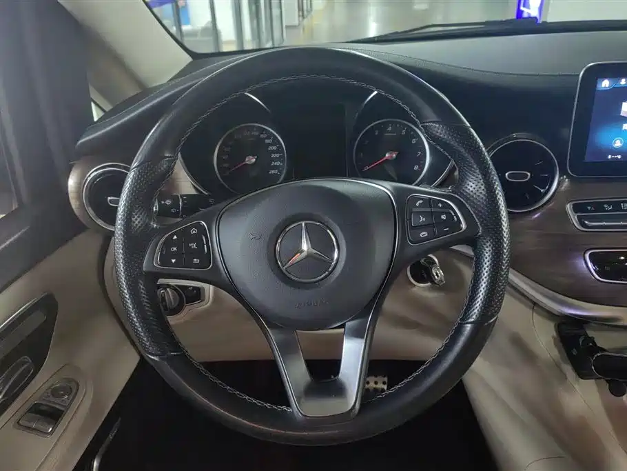 MERCEDES-BENZ V CLASS