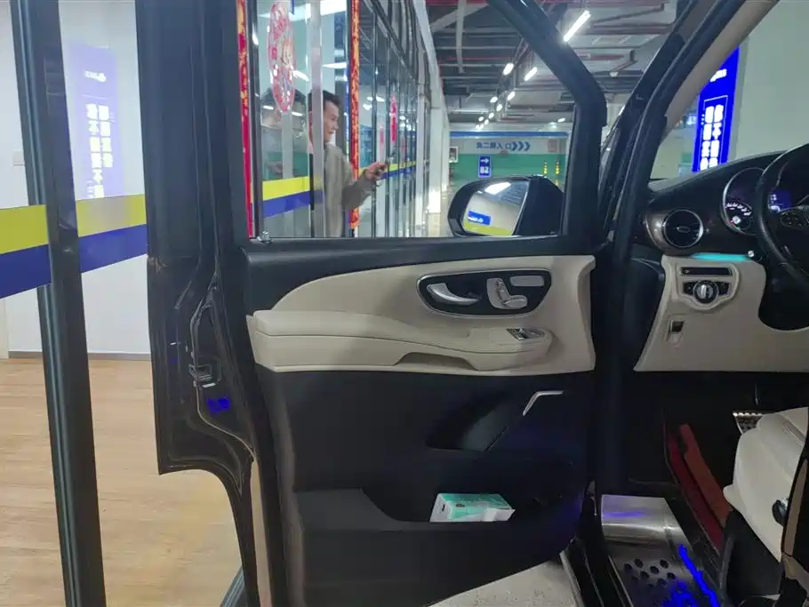 MERCEDES-BENZ V CLASS