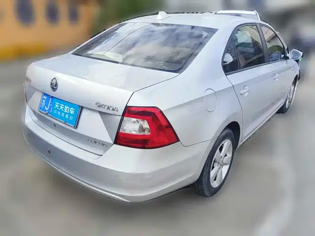Škoda Rapid 2013 1.6L Automatic Smart Selection — фото 2