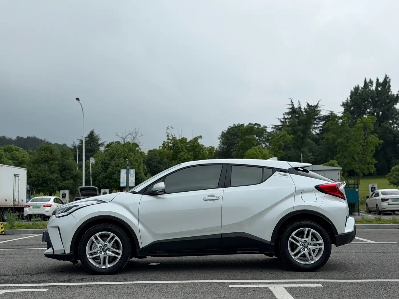 Toyota C-HR 2022 2.0L Leading Edition фото 4