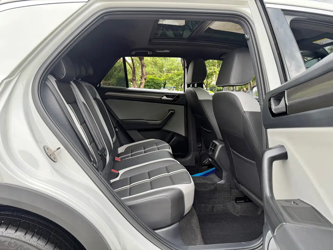 Volkswagen T-ROC 2025 2024 300TSI DSG 2WD Morning Light Edition