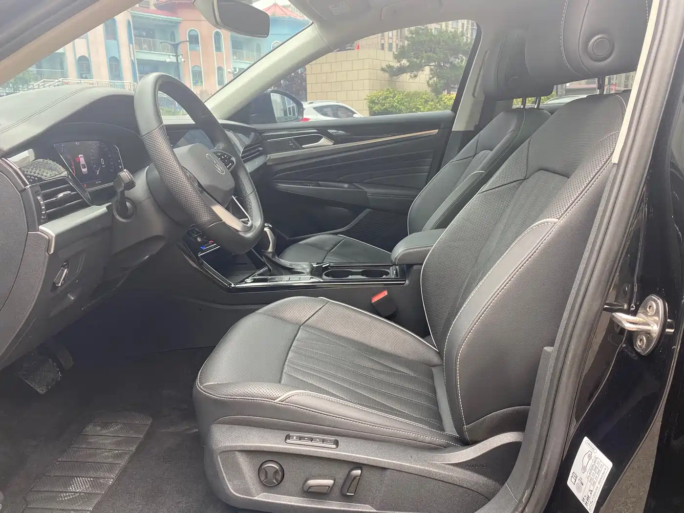 Volkswagen Passat 2022 330TSI Starlight Luxury Edition фото 7