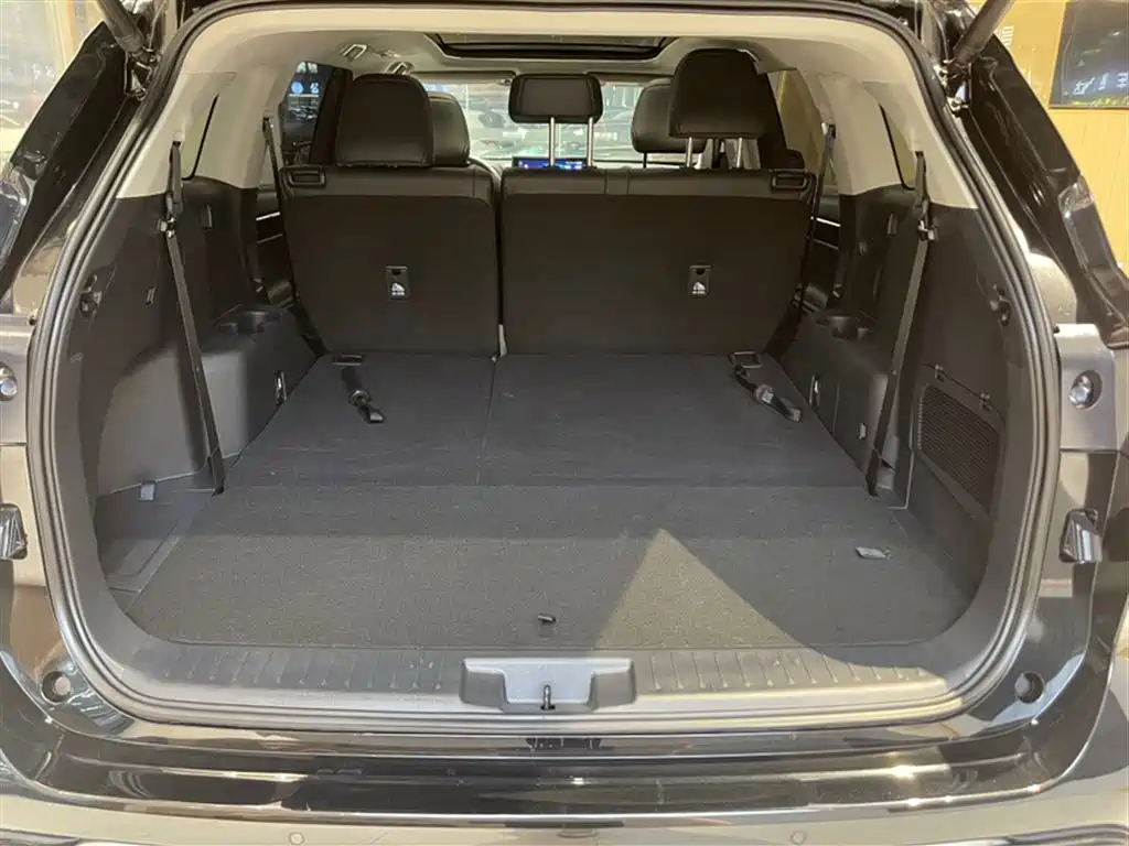 Toyota Highlander 2023 2.5L Smart Hybrid Dual Engine AWD Premium 7-Seater фото 15